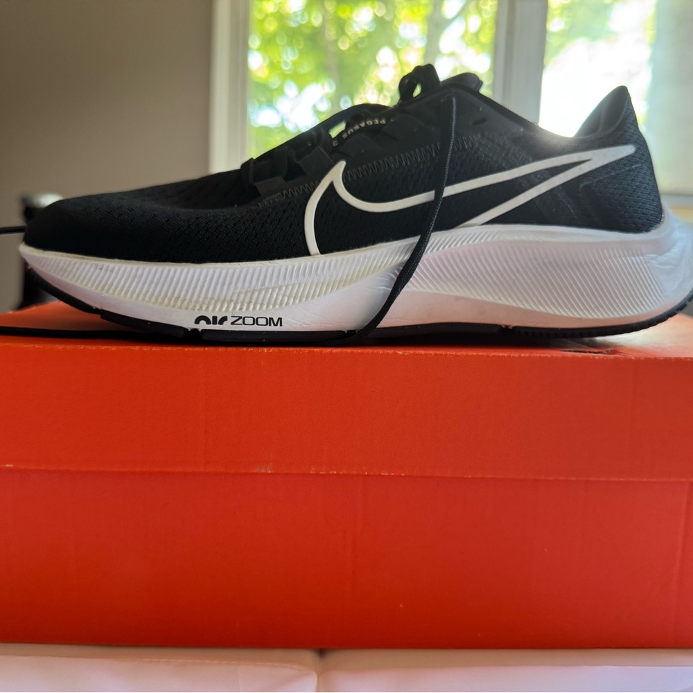 Nike Women’s Black Air Zoom Pegasus 38 - Picture 4 of 7